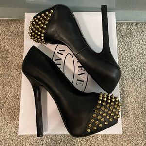 Steve Madden Black/Gold stud spike platform heels. Size 6